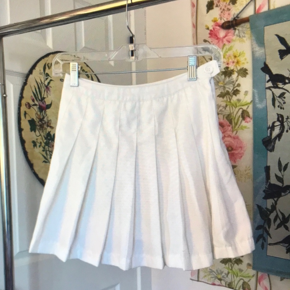 Elegant White Pleated Skirt